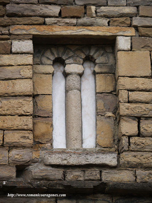 DETALLE DEL HASTIAL DE PONIENTE. VANO GEMINADO